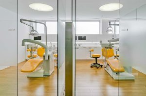 Disponemos de cuatro modernos gabinetes en nuestra Clínica Dental en Murcia